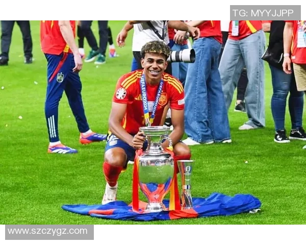 洛隆足球球星的崛起与挑战：从青涩新星到世界级球员的成长之路