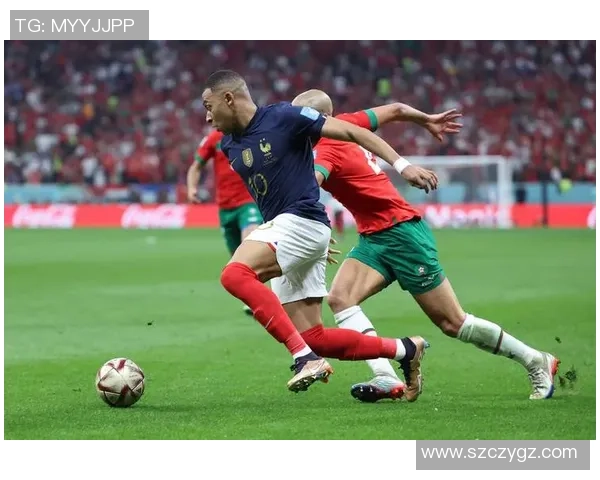 足球26号球星闪耀绿茵赛场引领球队逆转创造辉煌时刻