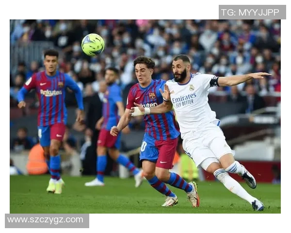 足球巨星们的巅峰表现揭秘他们如何在赛场上超越极限创造奇迹